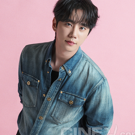 Behind-the-scenes cut of Lee Junyoung