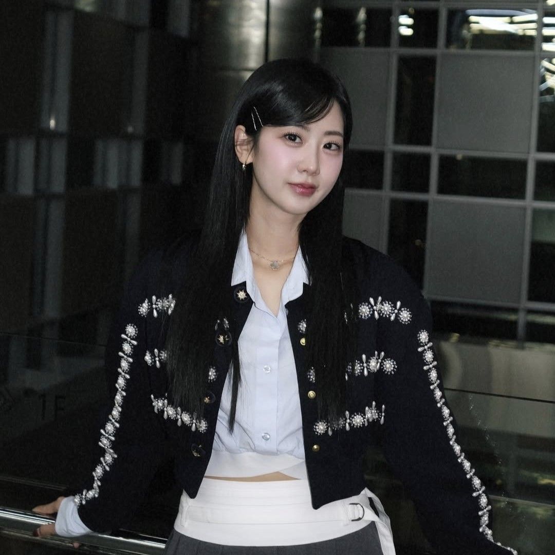 Behind-the-scenes cut of Kang Hyeyeon
