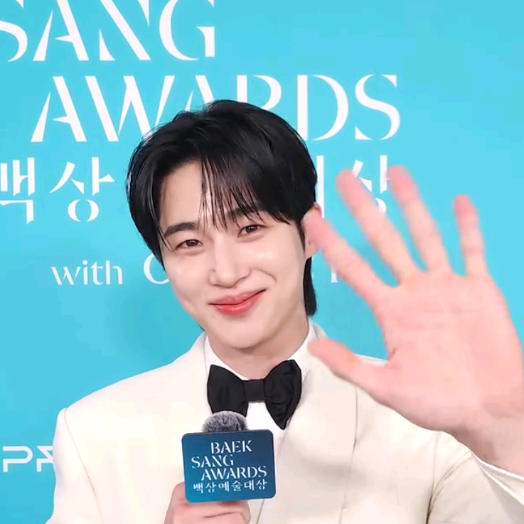 A moment captured by a fan of Byeon Wooseok