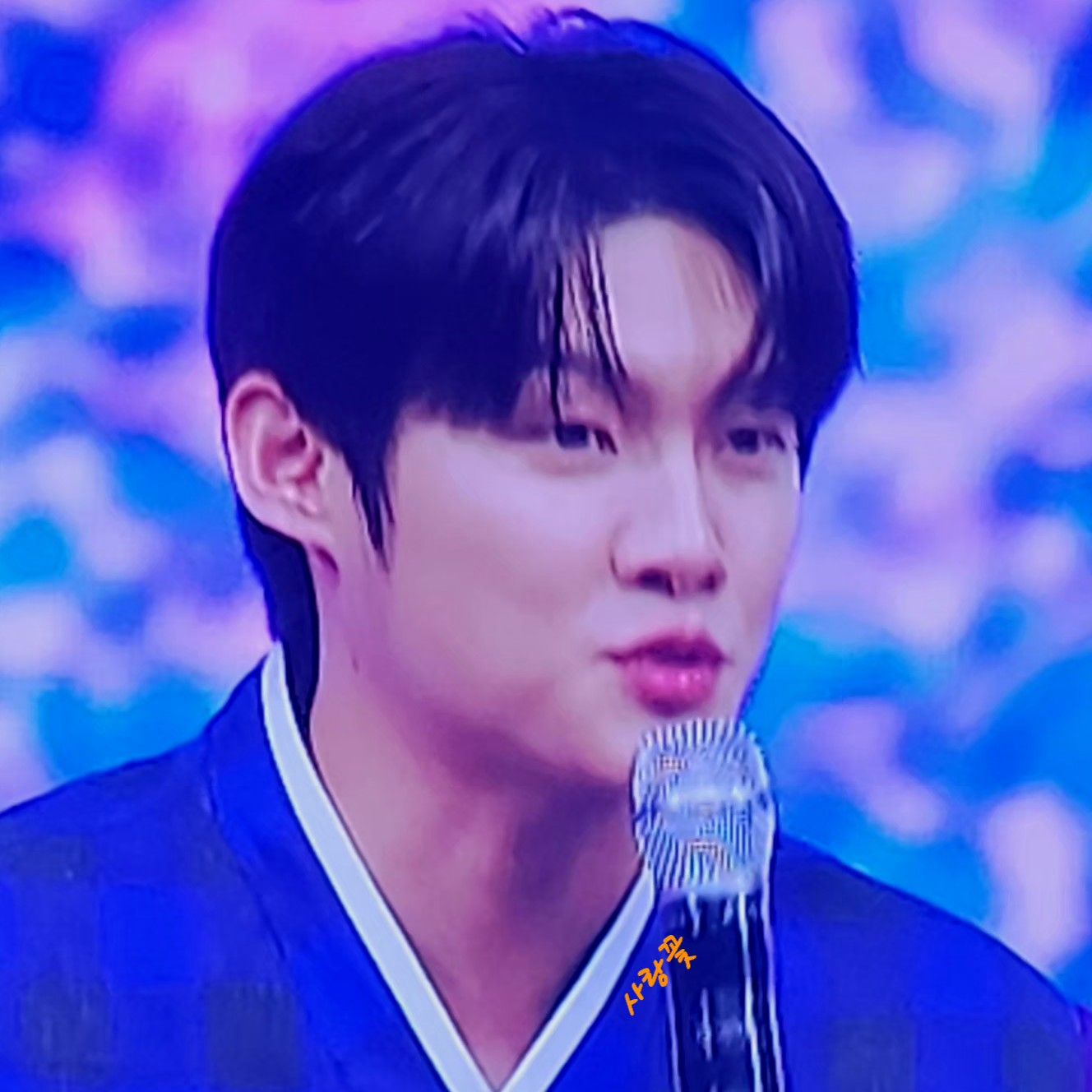 A moment captured by a fan of Choi Jaemyeong