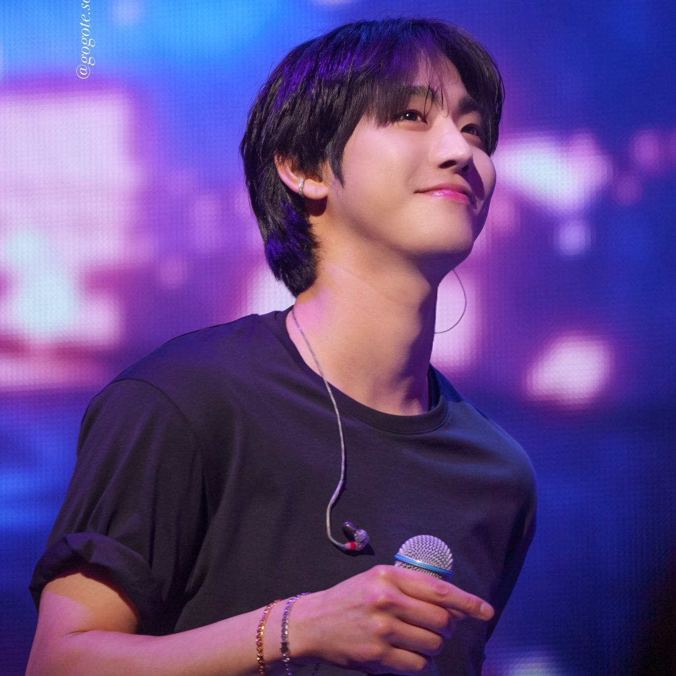 粉丝拍下的安孝燮瞬间