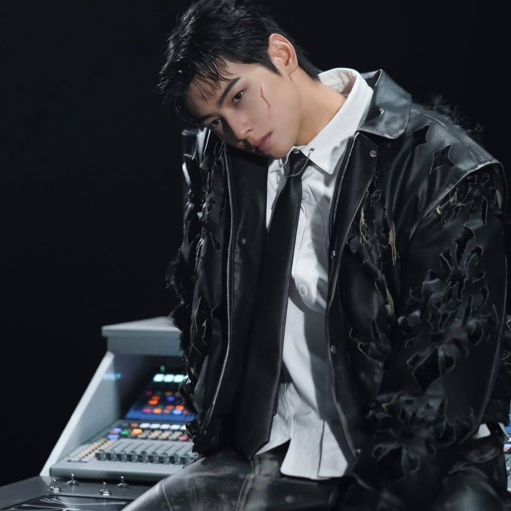 A moment captured by a fan of Cha Eunwoo