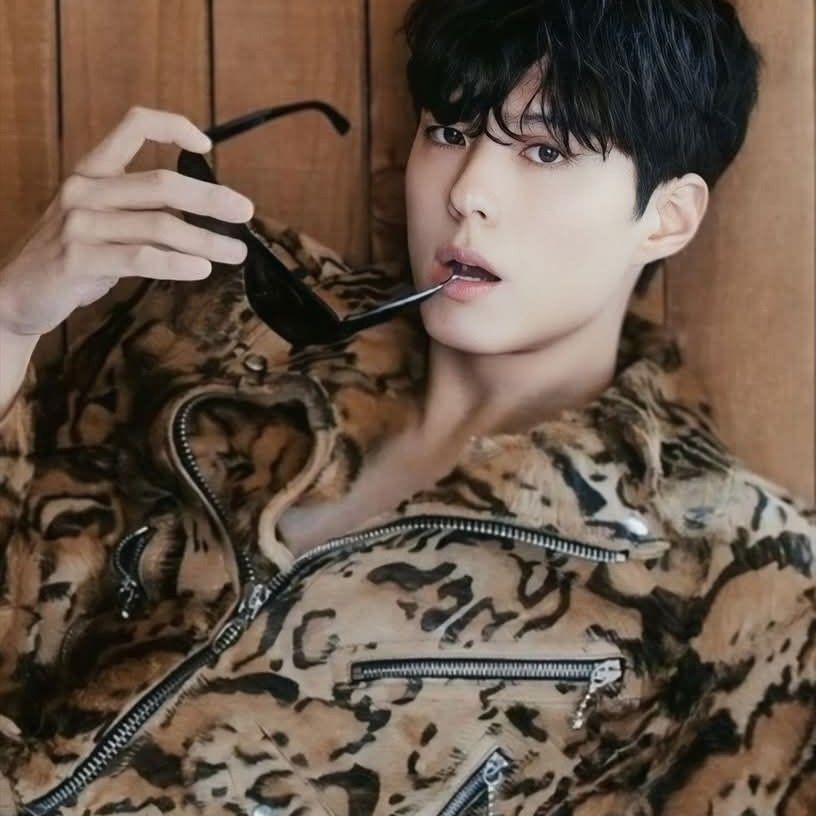 Latest photo of Park Bogum