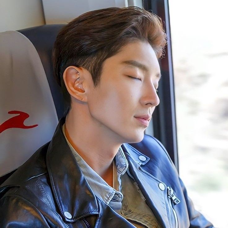 A moment captured by a fan of Lee Joongi