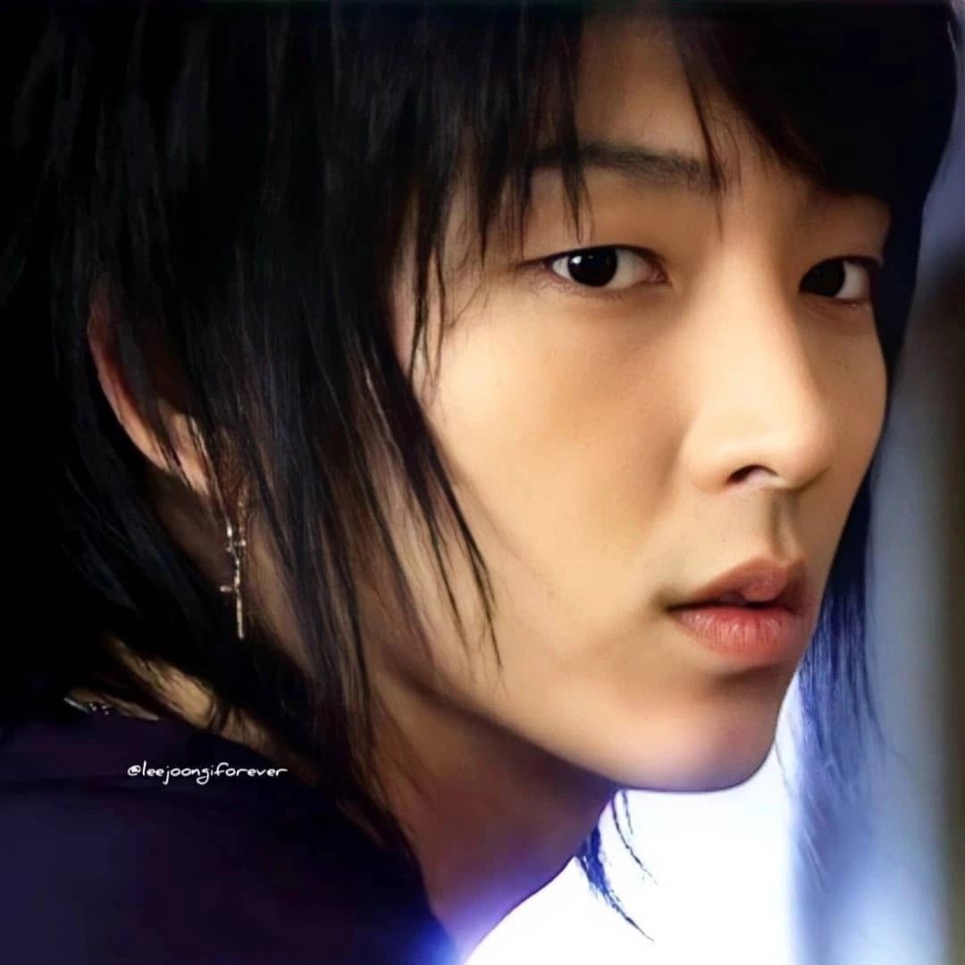 Behind-the-scenes cut of Lee Joongi