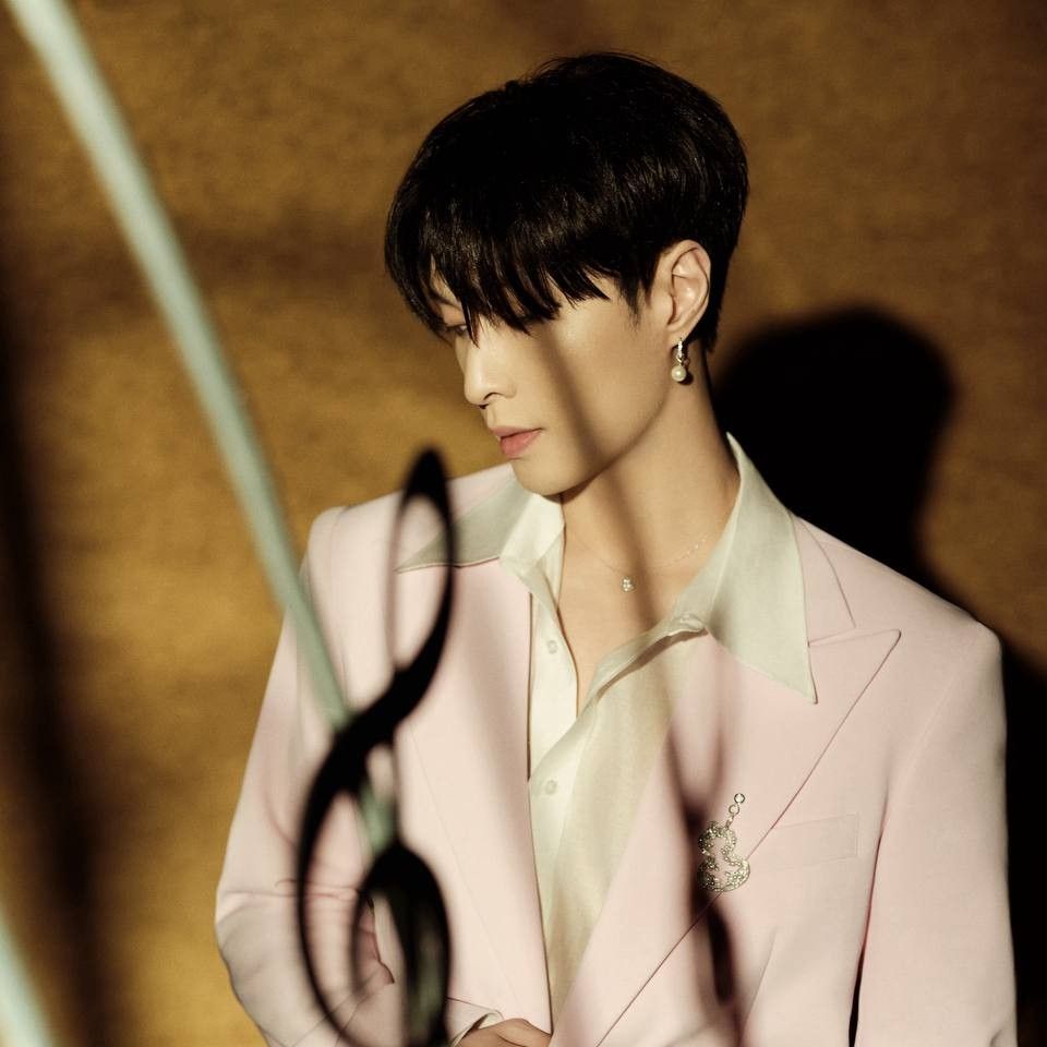 都暻秀 (D.O.)的最新照片