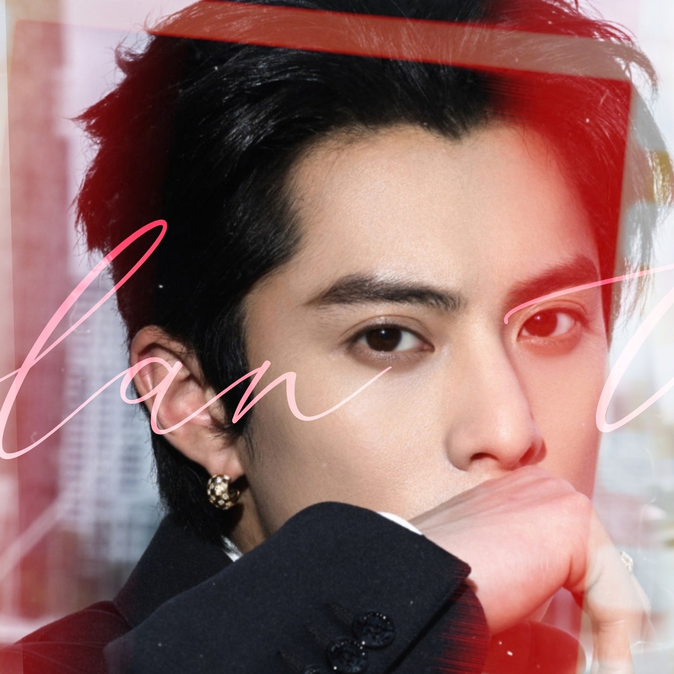 A moment captured by a fan of Dylan Wang