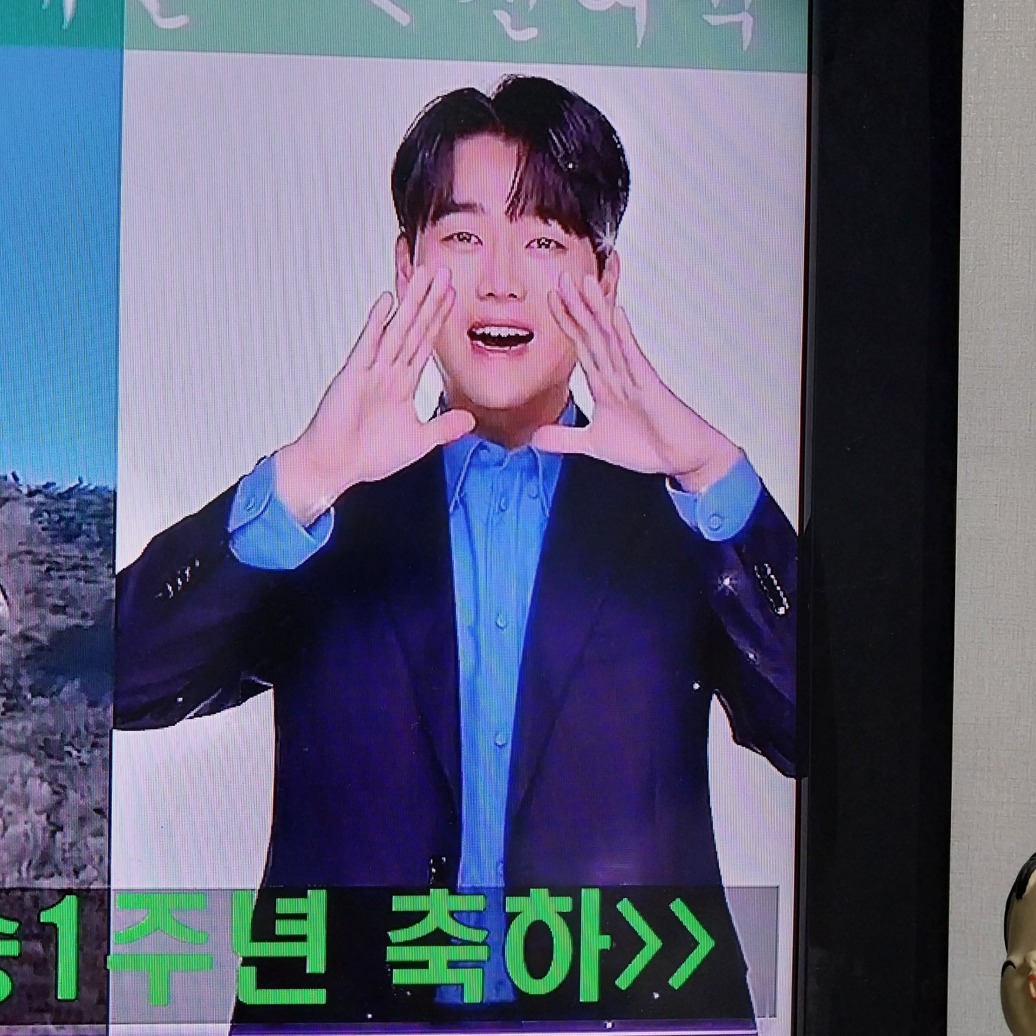 A moment captured by a fan of Hwang Youngwoong