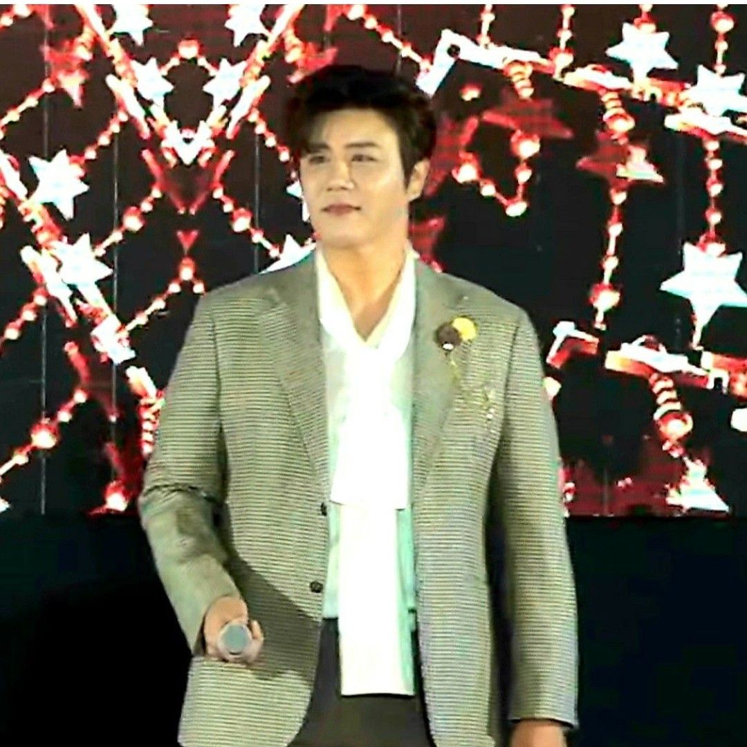 Behind-the-scenes cut of Jin Haesung