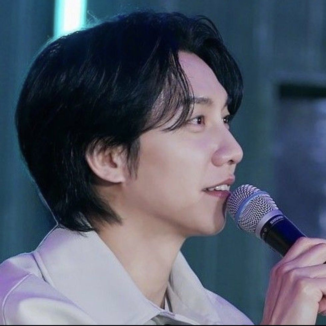 A moment captured by a fan of Lee Seunggi