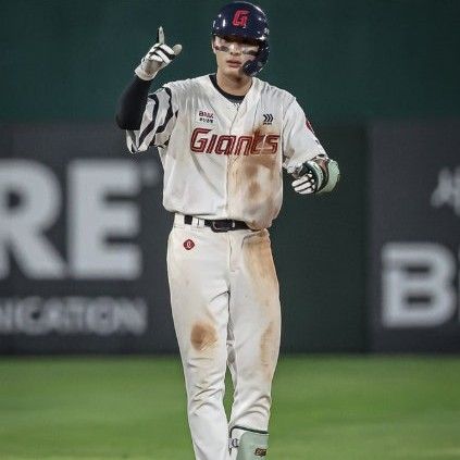 A moment captured by a fan of Yoon Donghee