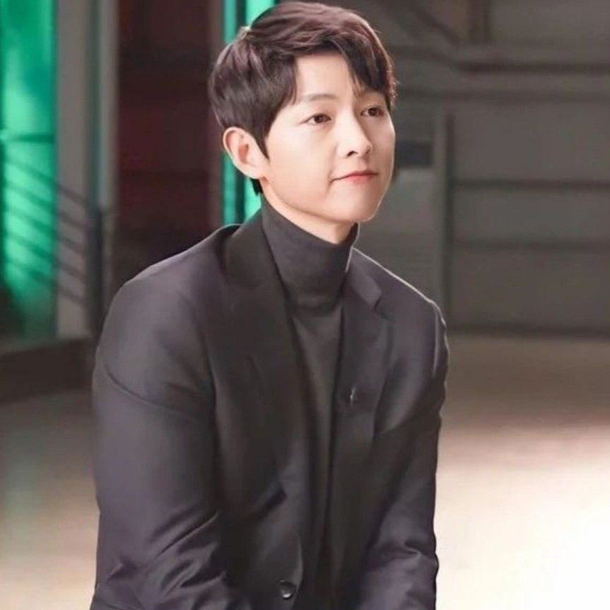 A moment captured by a fan of Song Joongki