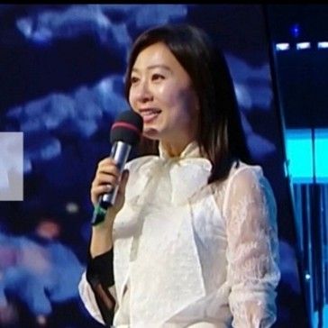 A moment captured by a fan of Kim Heeae