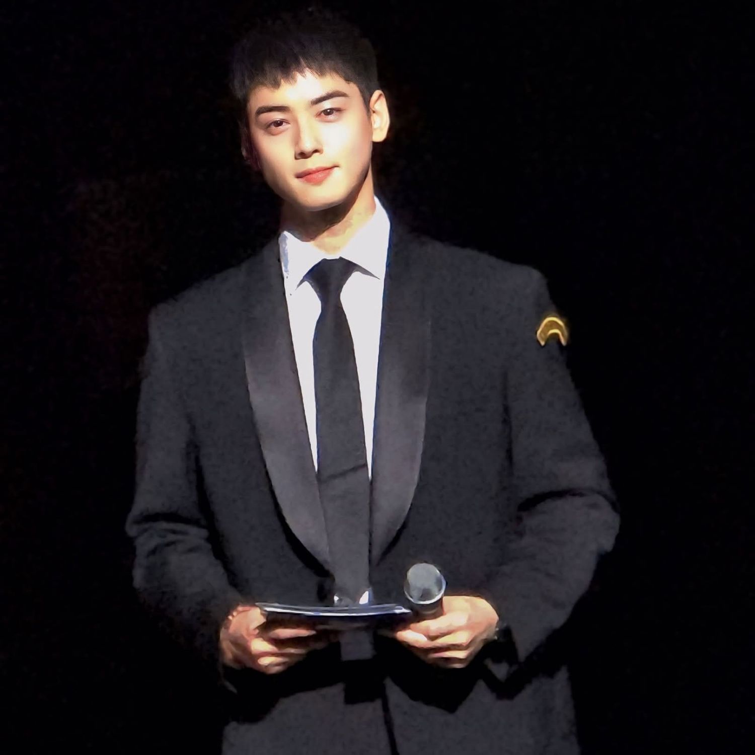 A moment captured by a fan of Cha Eunwoo