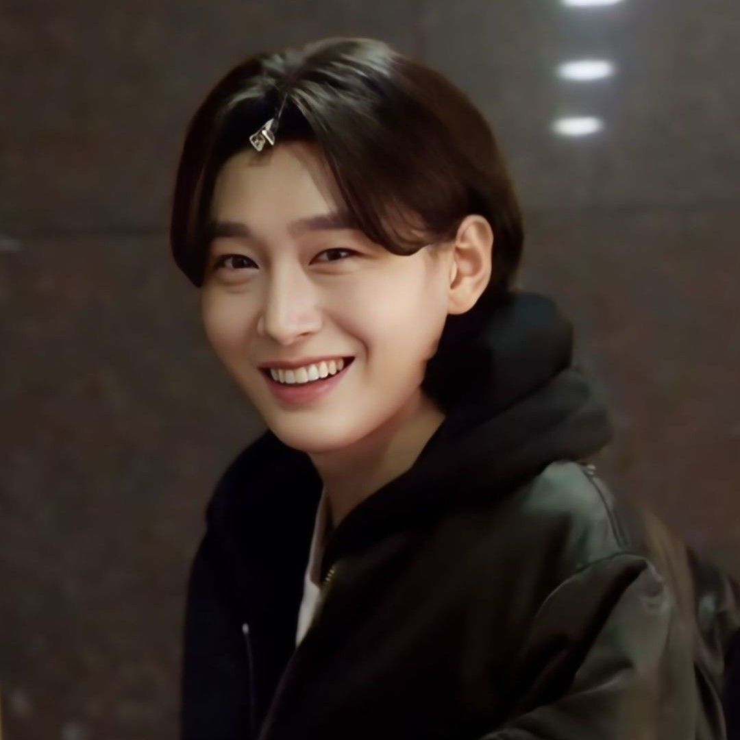 Behind-the-scenes cut of Kim Yongbin
