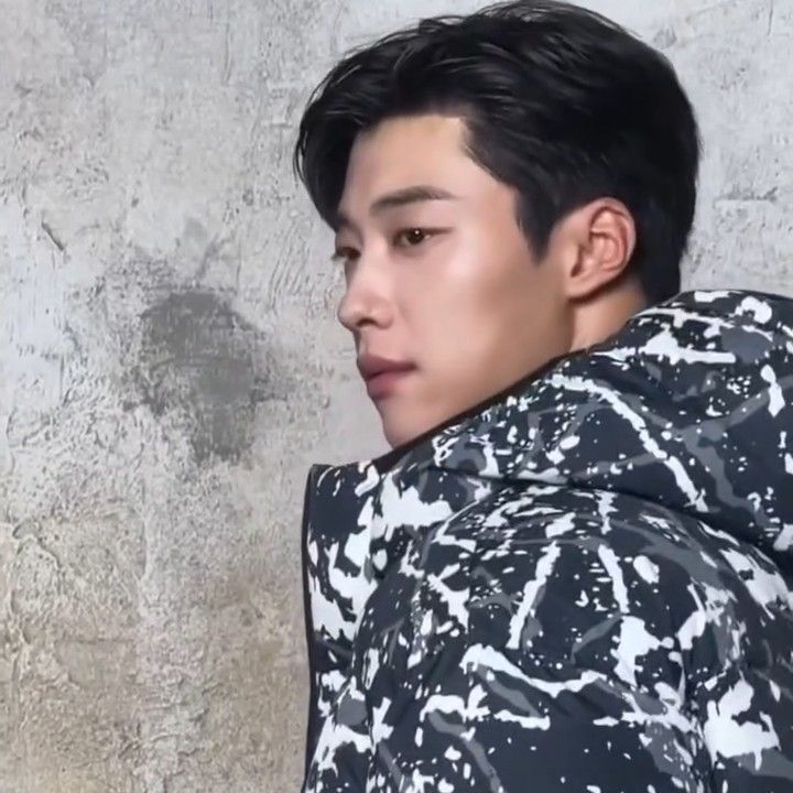 A moment captured by a fan of Woo Dohwan