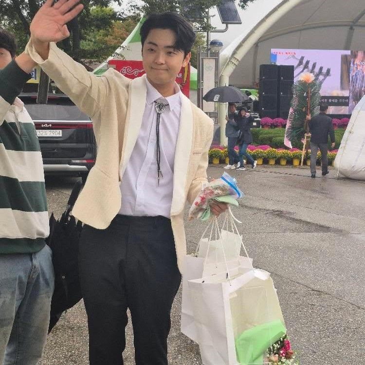 A moment captured by a fan of Park Minsu