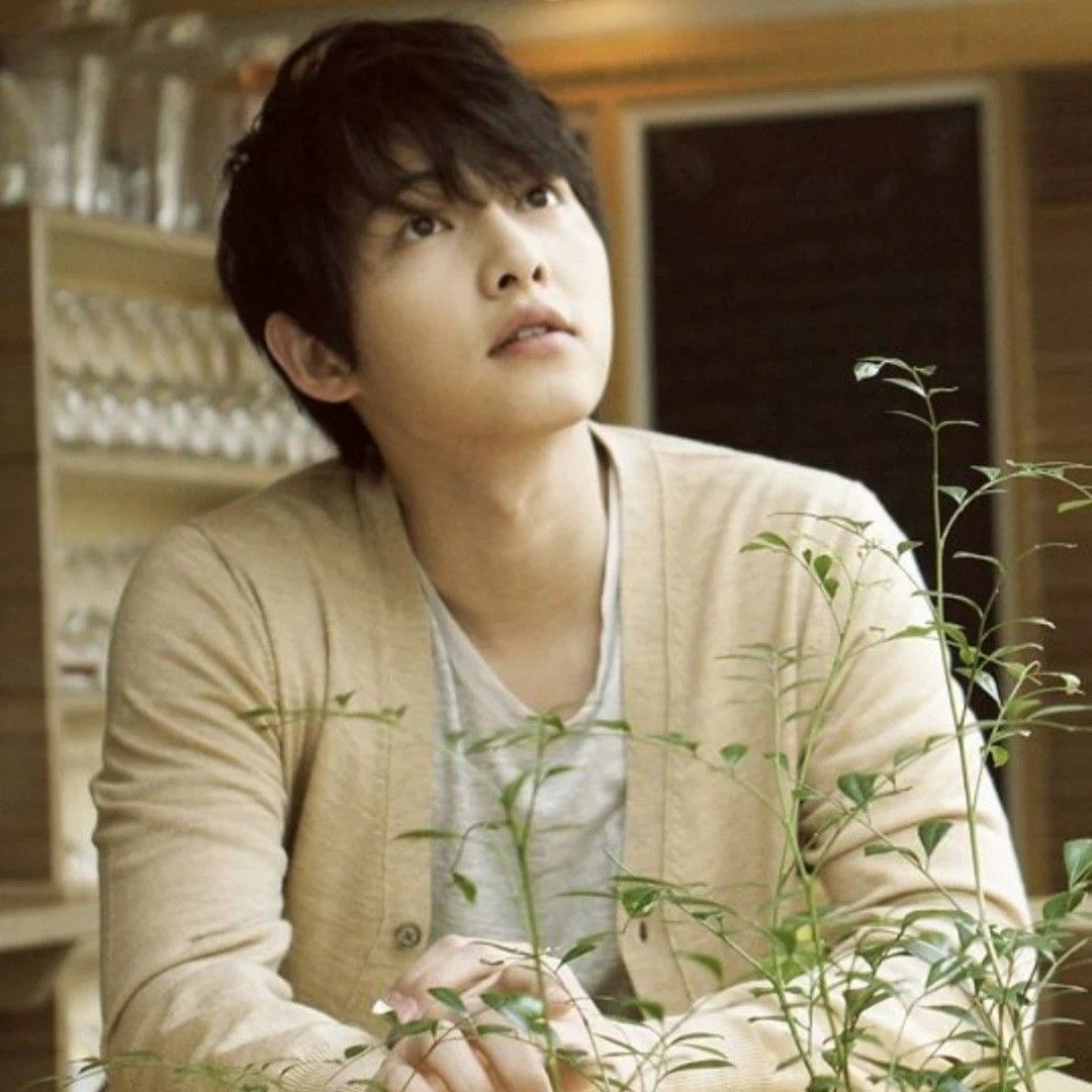 A moment captured by a fan of Song Joongki