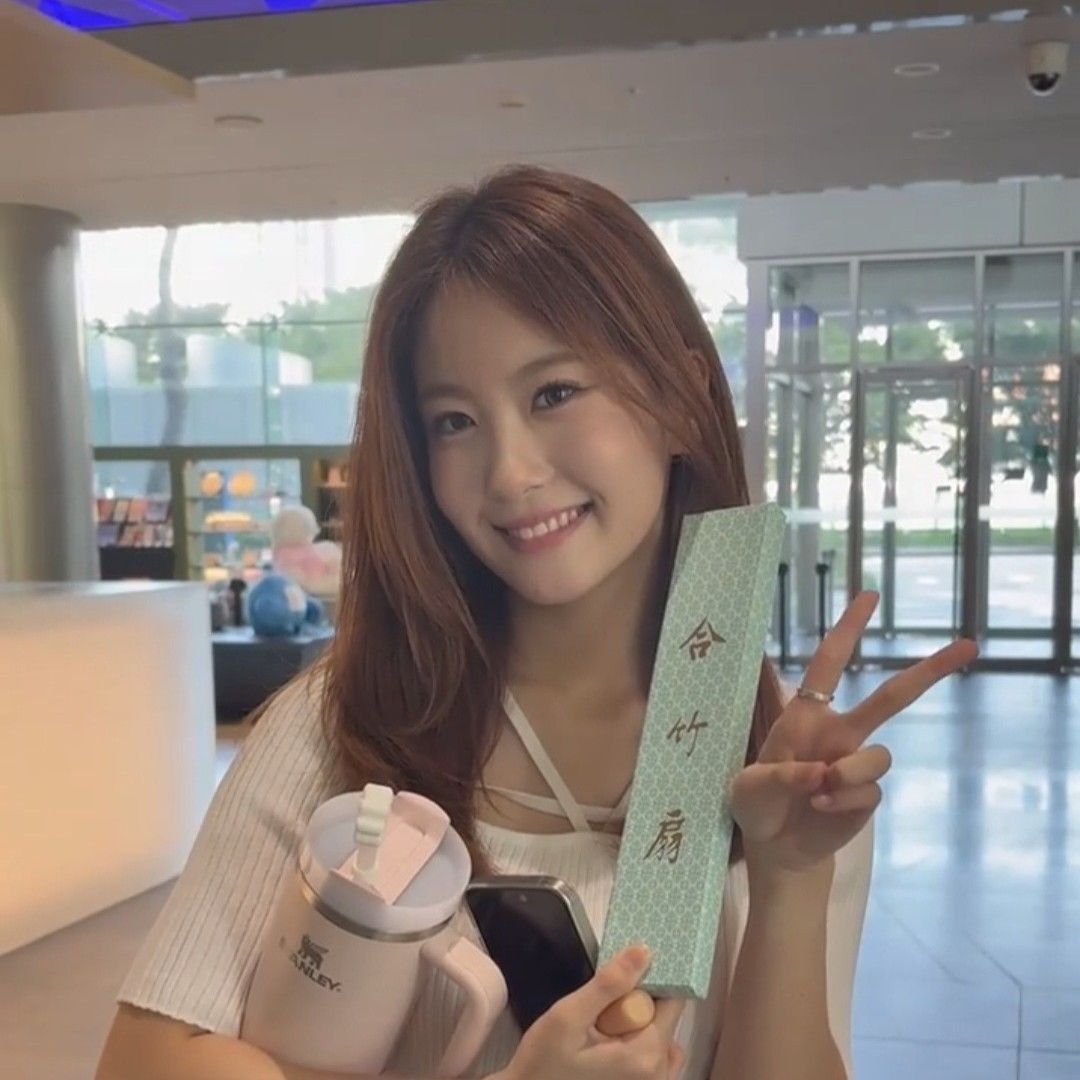 Behind-the-scenes cut of Oh Yujin