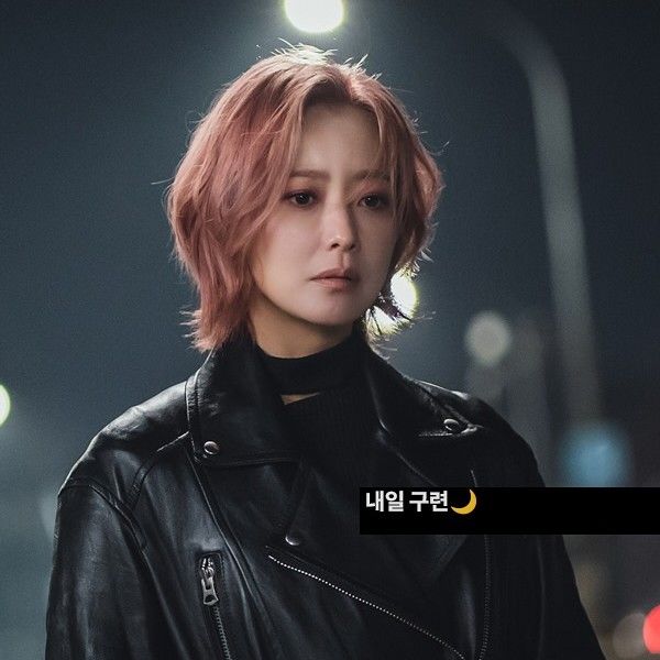 Behind-the-scenes cut of Kim Heesun