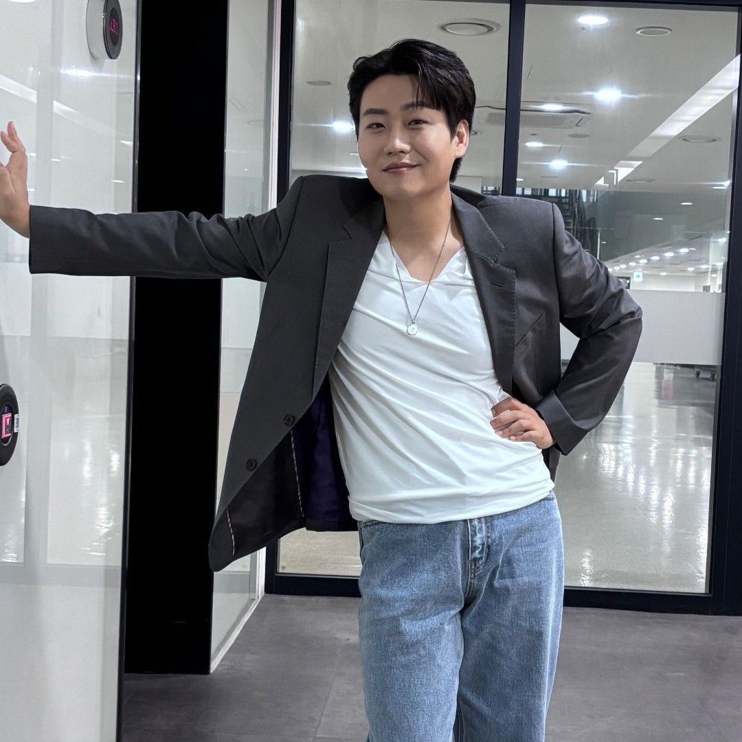 Behind-the-scenes cut of Min Soohyun