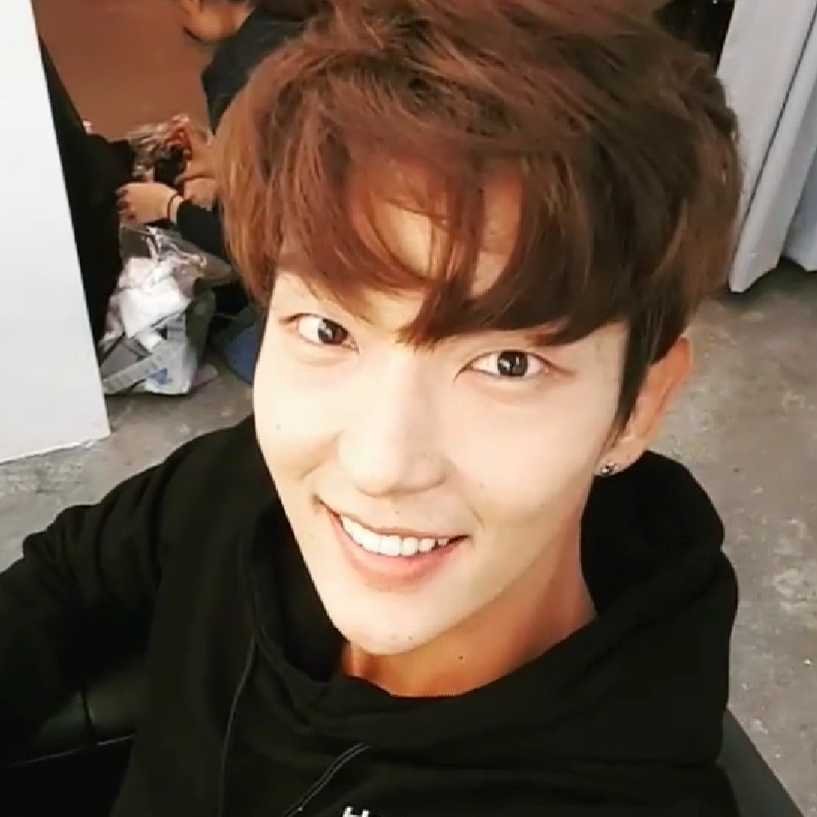 A moment captured by a fan of Lee Joongi