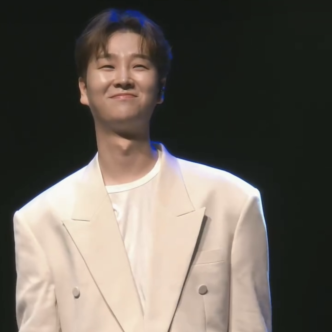 Behind-the-scenes cut of Song Minjun