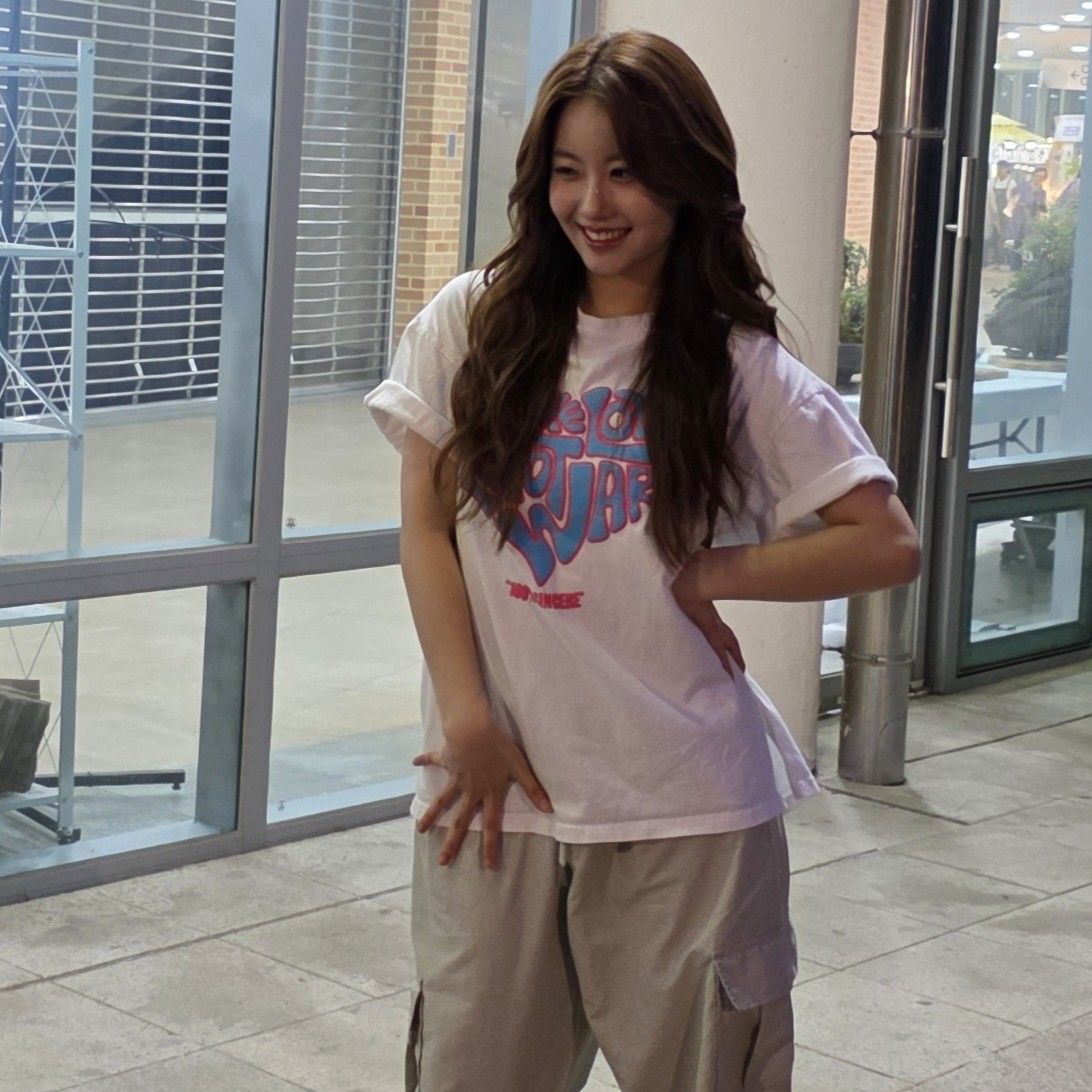 Behind-the-scenes cut of Oh Yujin