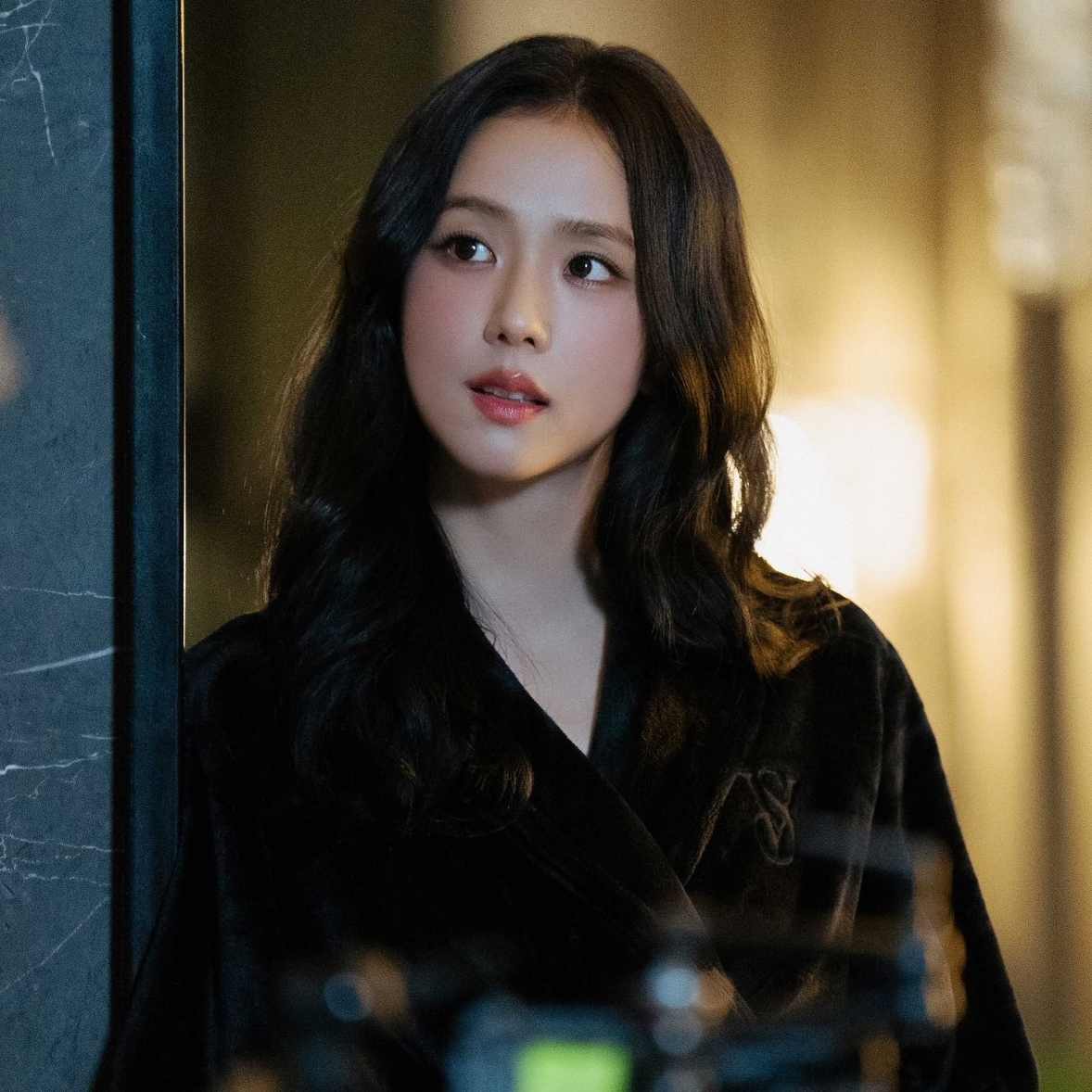 Behind-the-scenes cut of Jisoo (1995)