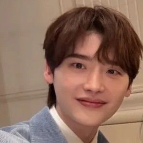 Recent activity shot of Lee Jongsuk