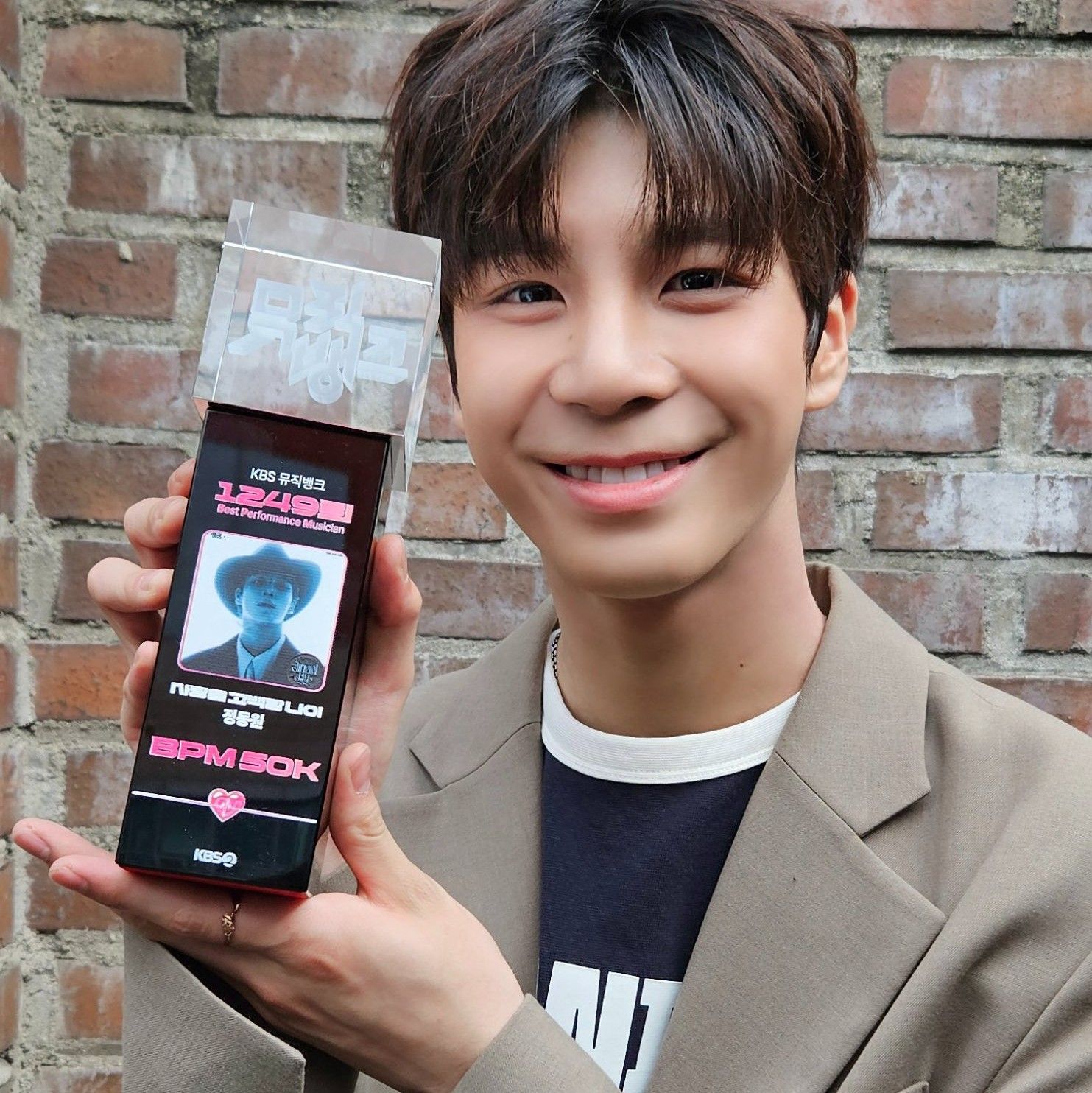 Behind-the-scenes cut of Jeong Dongwon