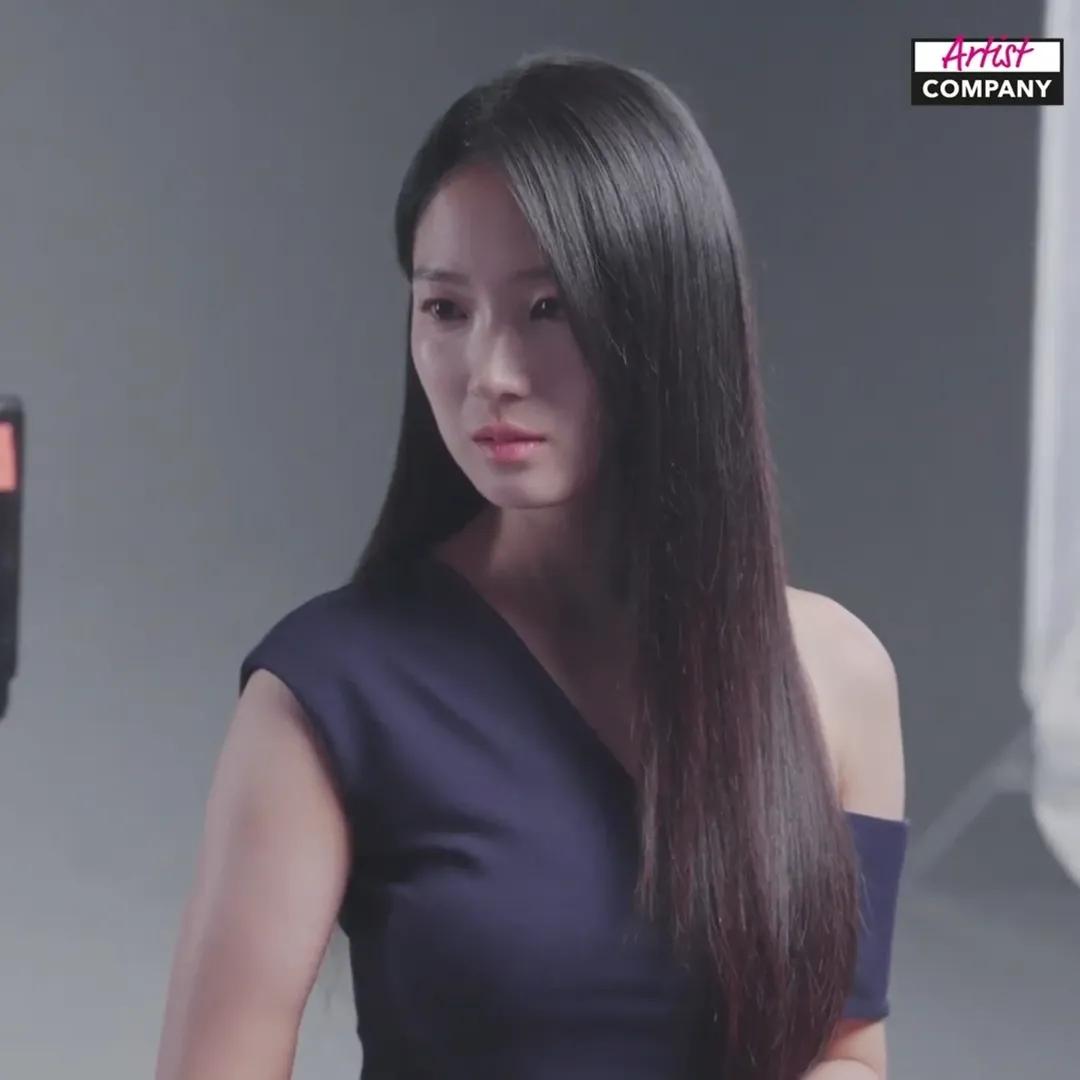 Behind-the-scenes cut of Kim Hyeyoon