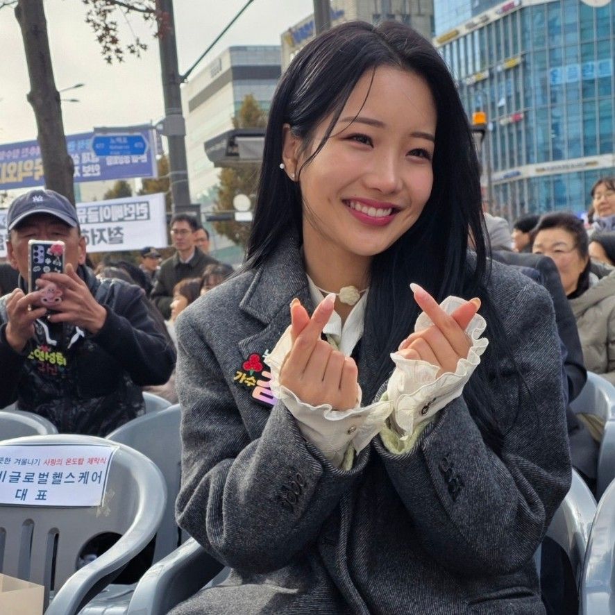 Behind-the-scenes cut of Kim Soyeon (2004)