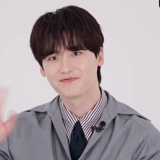 A moment captured by a fan of Lee Jongsuk