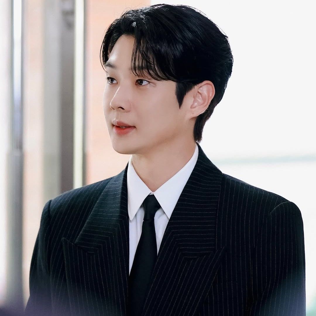 A moment captured by a fan of Choi Wooshik