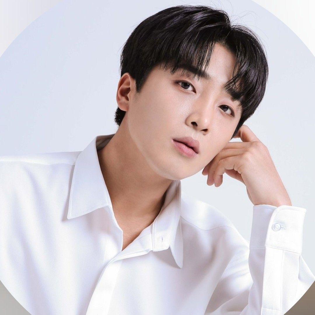 A moment captured by a fan of Hwang Yunsung