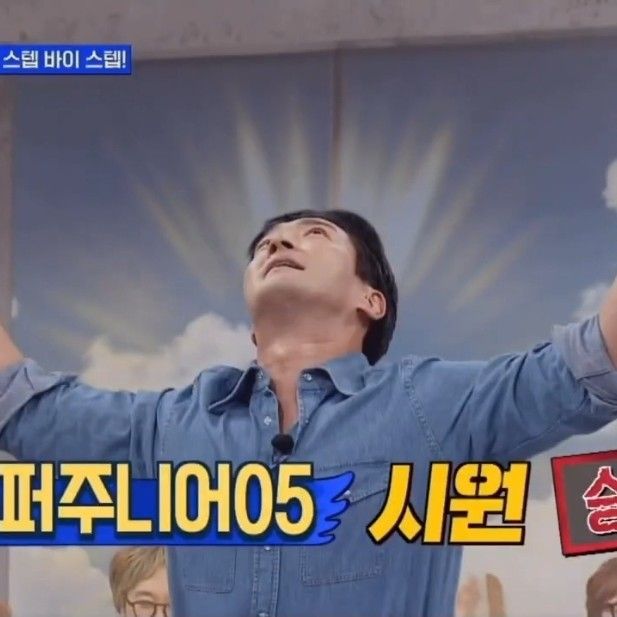 Recent activity shot of Choi Siwon