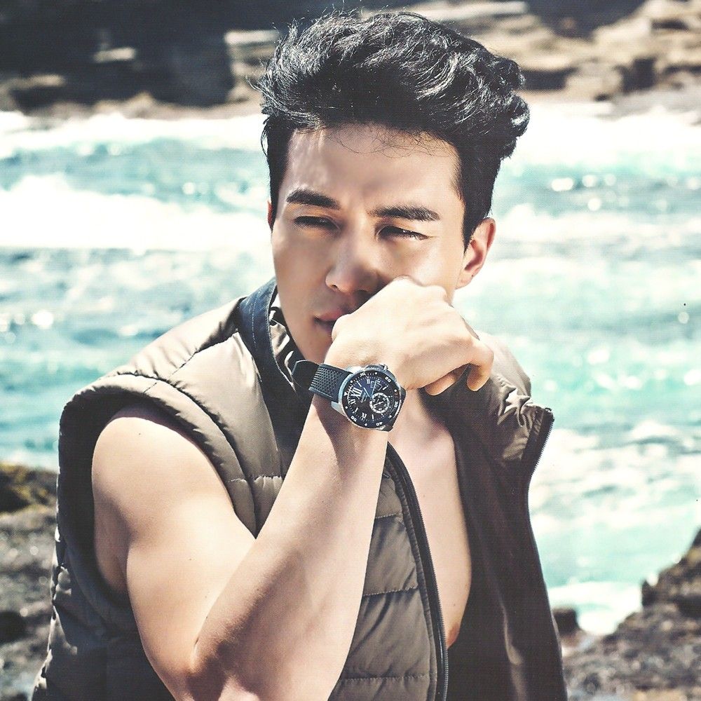 Recent activity shot of Lee Dongwook