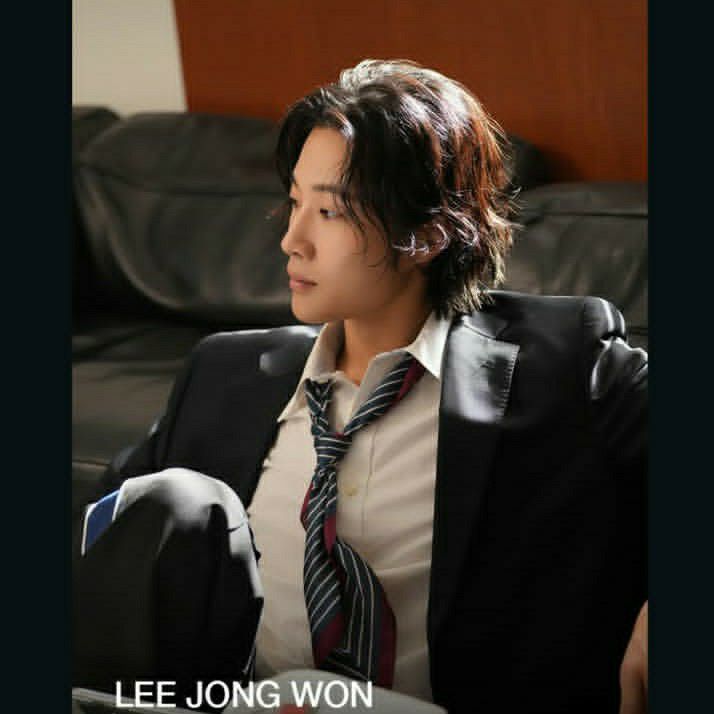 Recent activity shot of Lee Jongwon