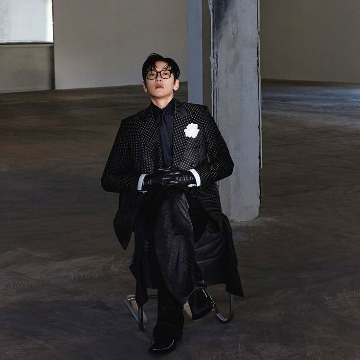 Behind-the-scenes cut of Ji Changwook