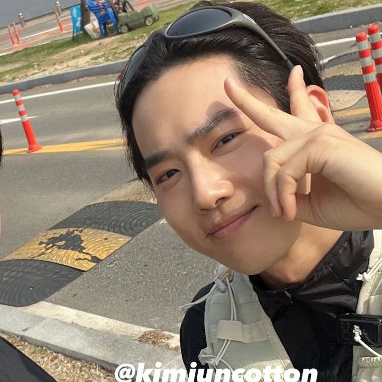 A moment captured by a fan of Suho