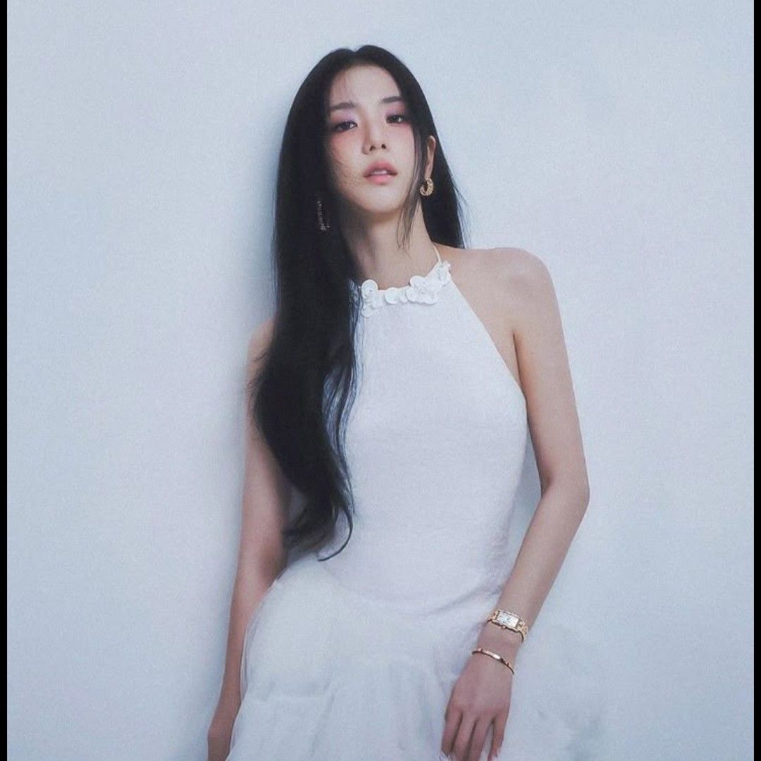 Latest photo of Jisoo (1995)