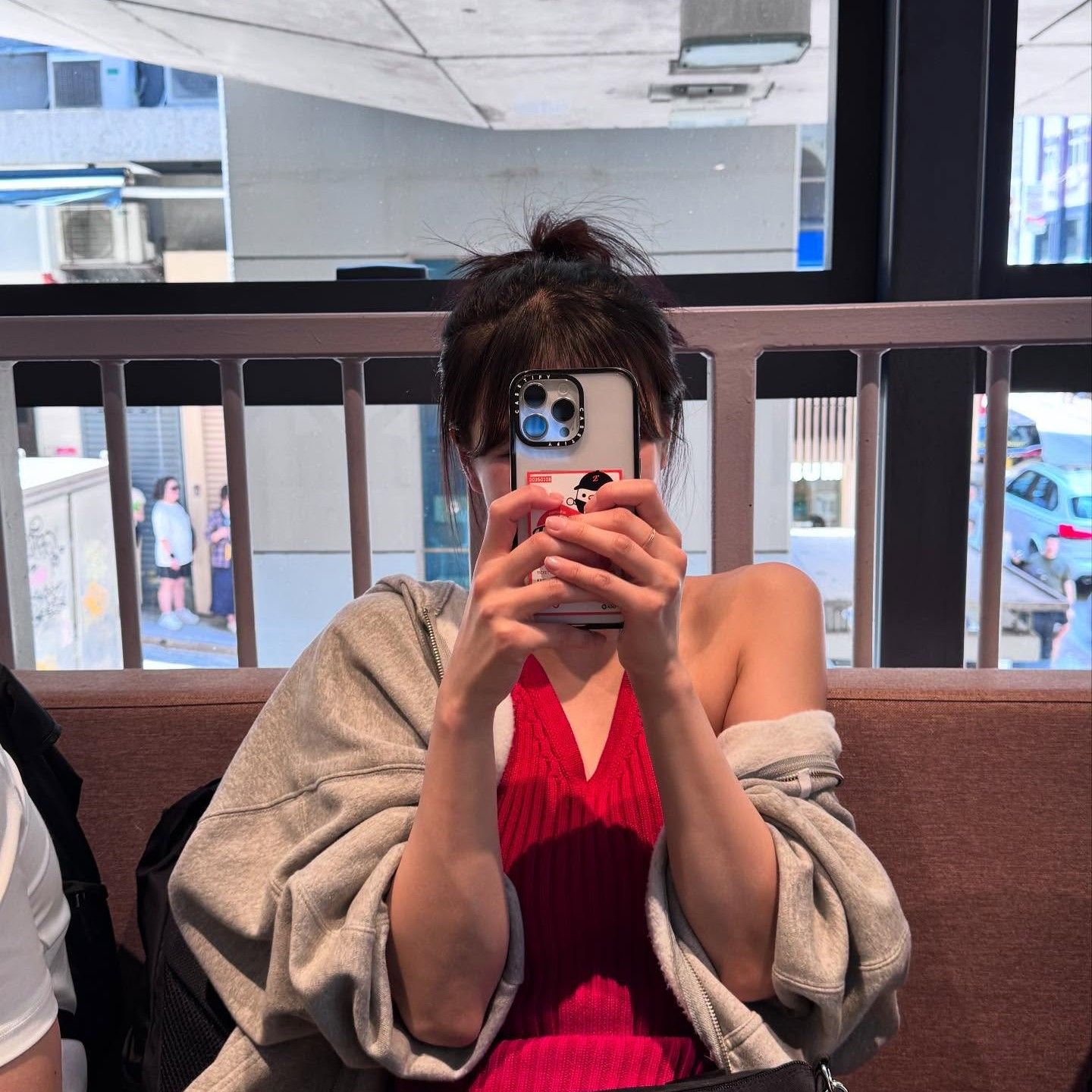 Behind-the-scenes cut of Lee Mijoo