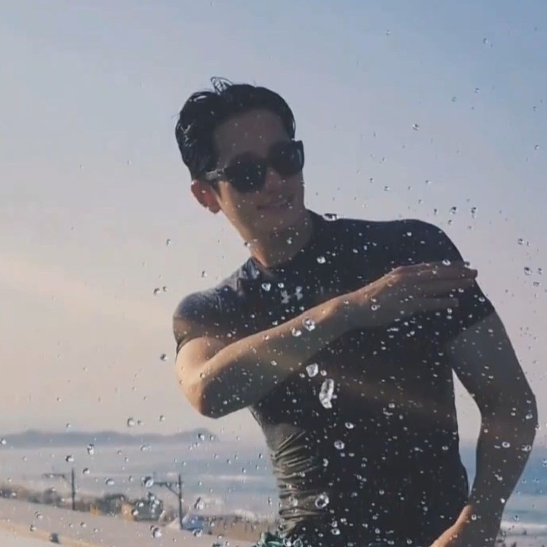 A moment captured by a fan of Park Sihoo