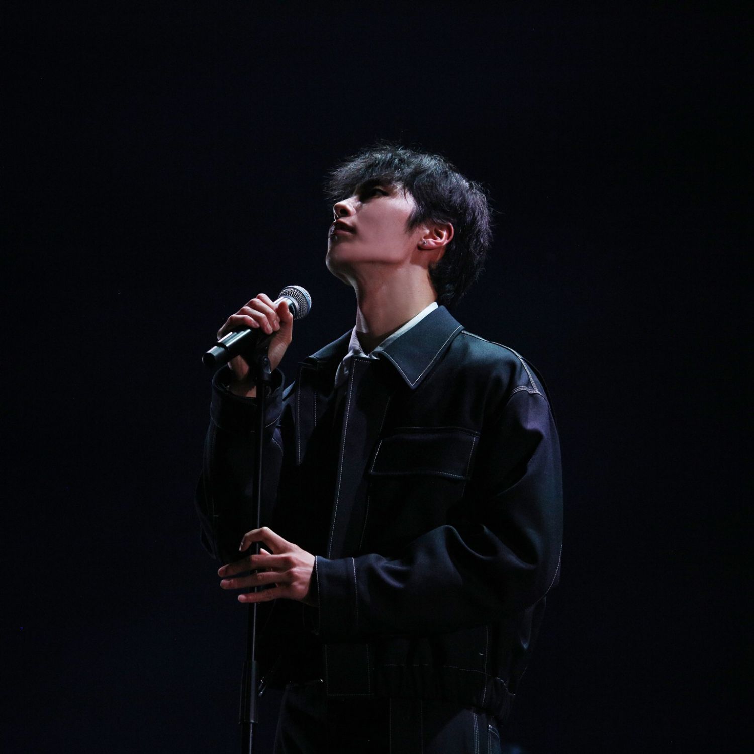 A moment captured by a fan of Lee Jaewook