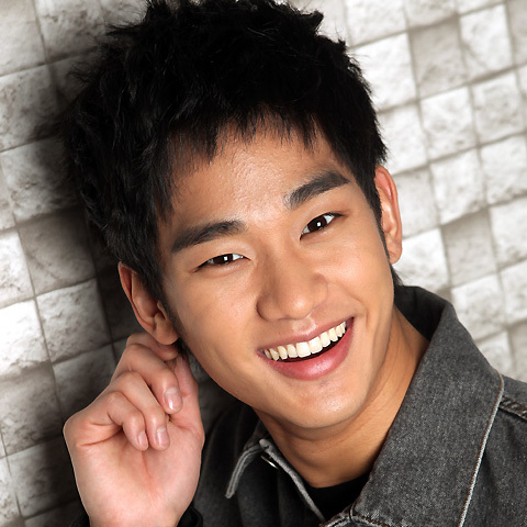 金秀賢的最新照片