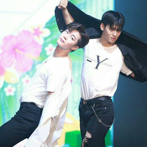 Behind-the-scenes cut of Cha Eunwoo