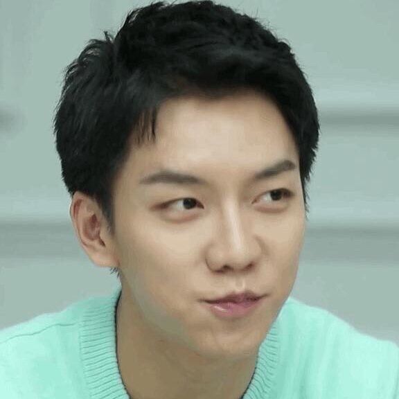 Behind-the-scenes cut of Lee Seunggi