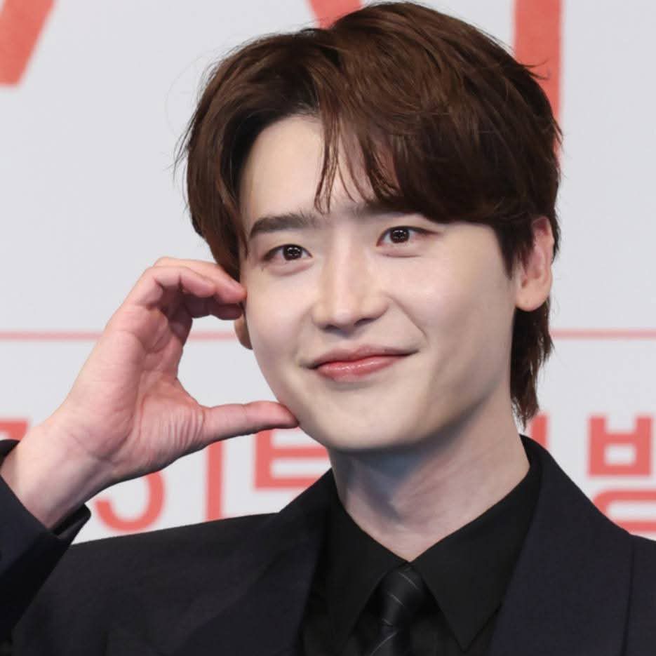 A moment captured by a fan of Lee Jongsuk