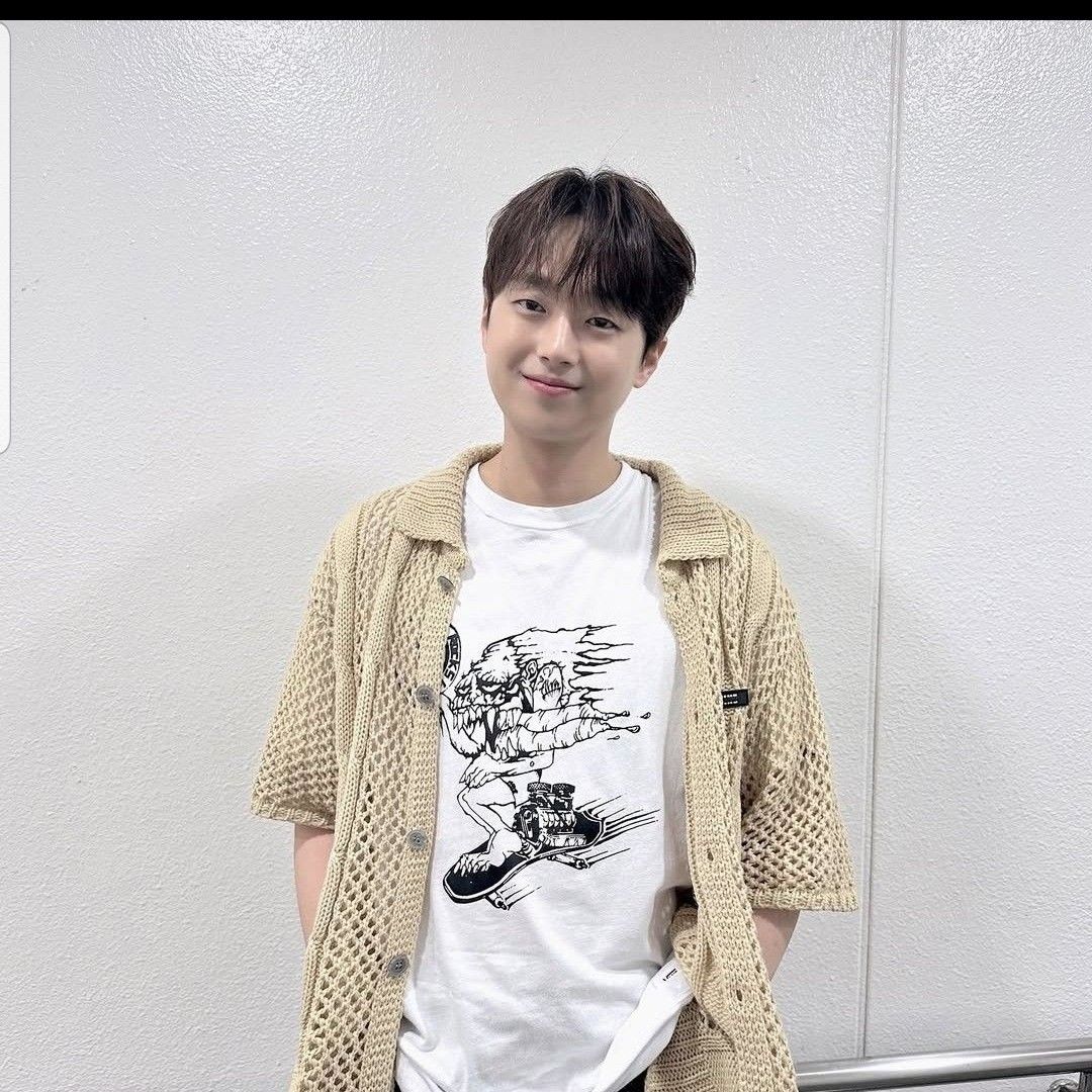 A moment captured by a fan of Lee Chanwon